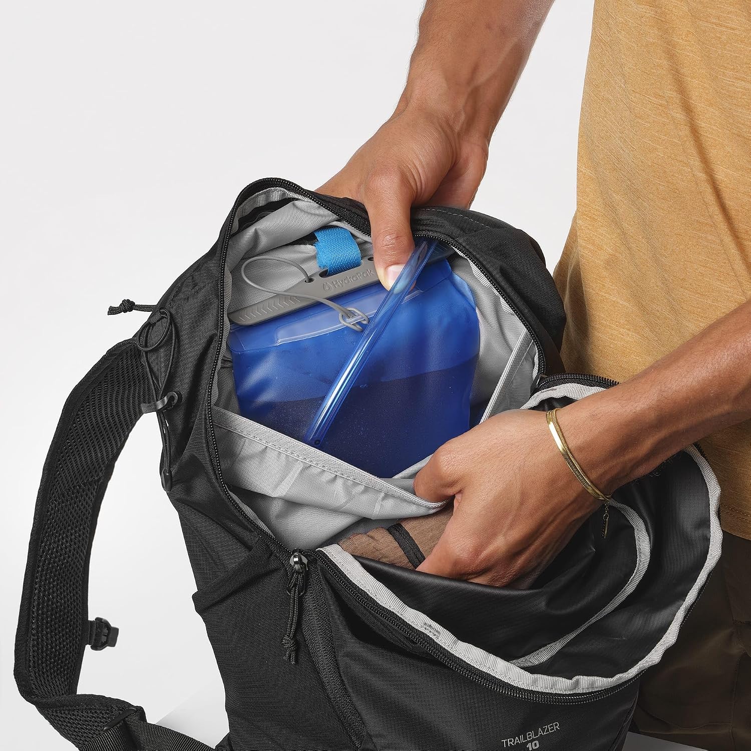 Salomon Trailblazer 30 compartimento principal abierto mostrando la capacidad